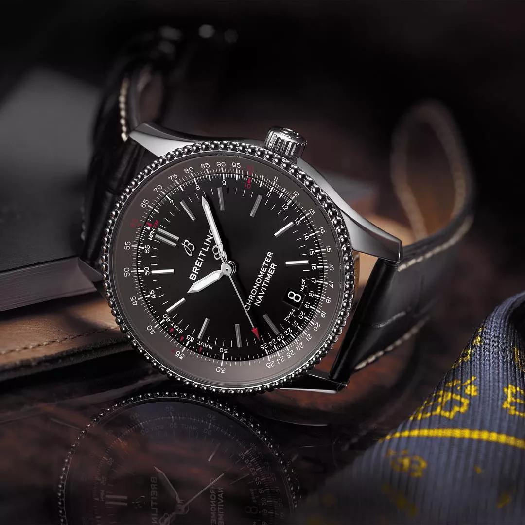 The accuracy has been ensured by the precise movement manufactured by Breitling.