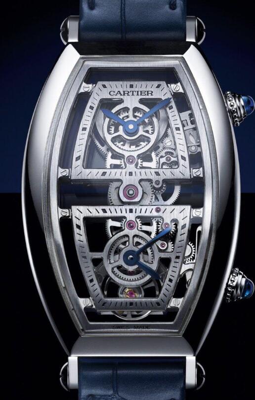 The skeleton dial allow the wearers to enjoy the movement clearly.