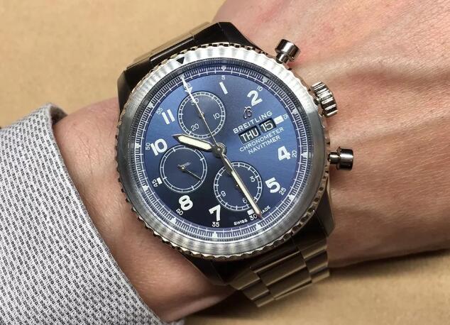 The new Breitling Navitimer features a simple dial, sporting a distinctive look of gentle style.