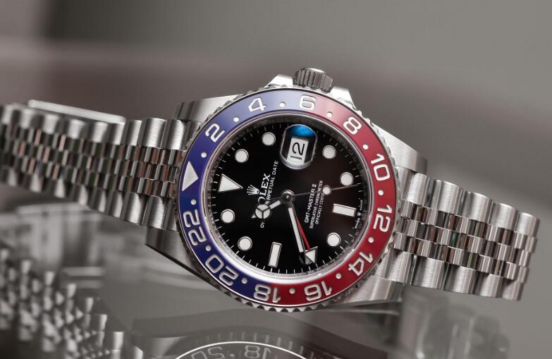 This new Rolex GMT-Master II is very popular with the brilliant appearance and comparative low price.
