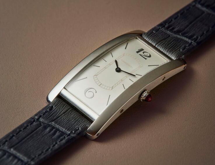 The integrated design of this timepiece is very noble and elegant.
