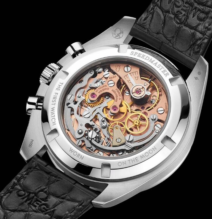 The exquisite movement could be viewed through the transparent caseback.