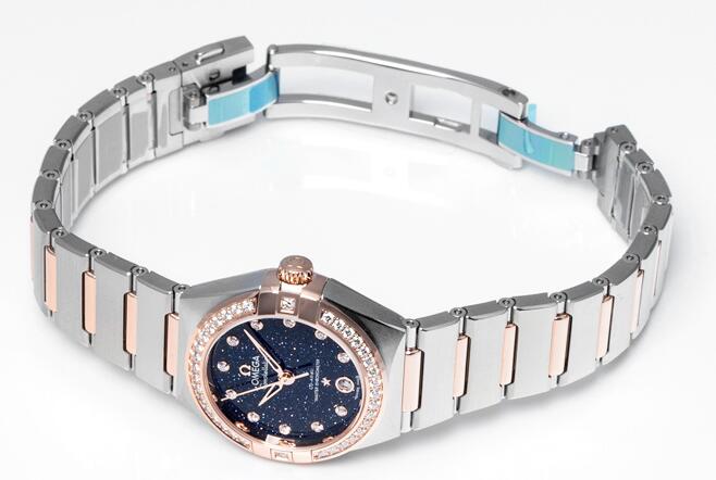 Online fake Omega watches are shiny with the dials and diamonds.