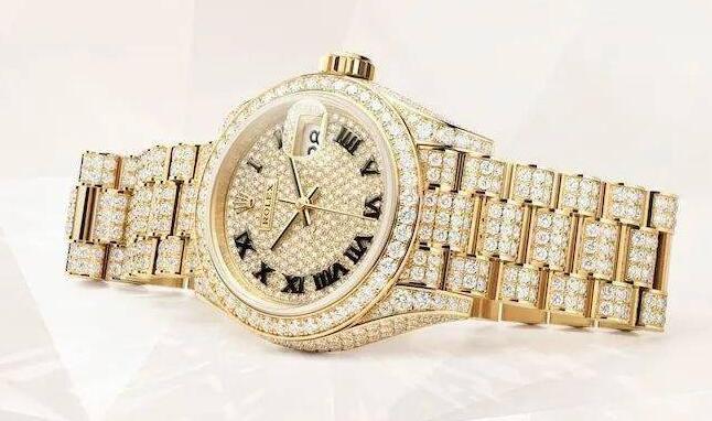 Online fake watches are totally covered with diamonds.